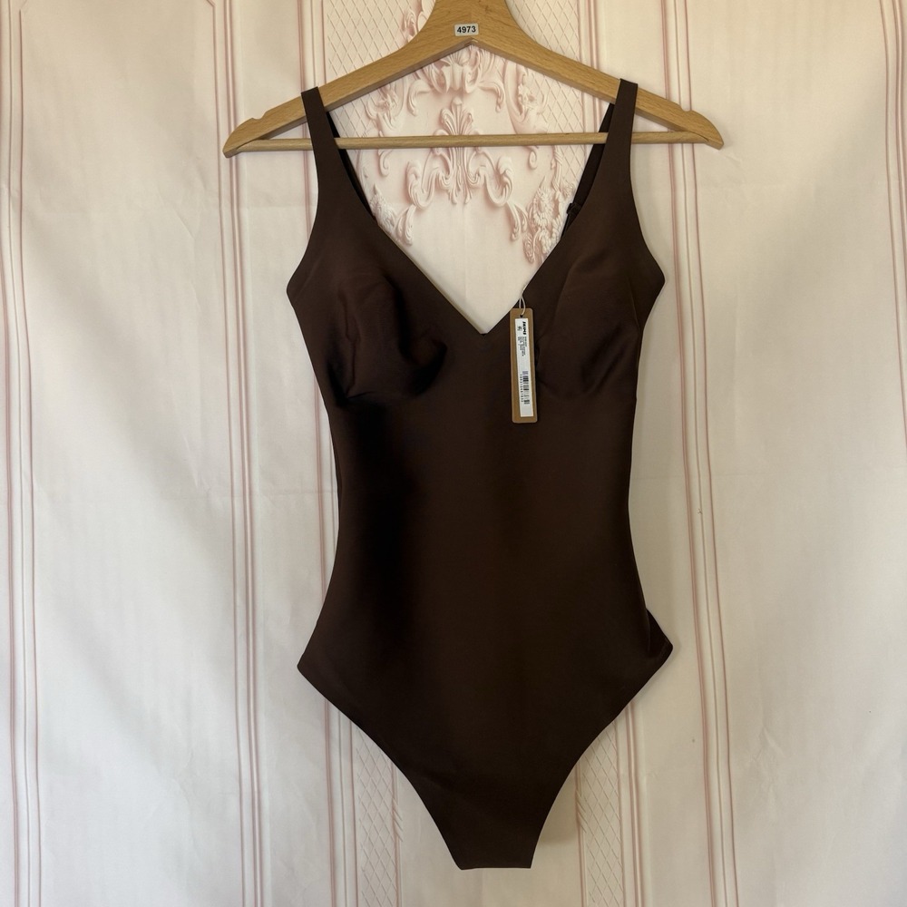 NWT SKIMS CS BODY UNLINED PLUNGE THONG BODYSUIT Cocoa Brown SIZE Large